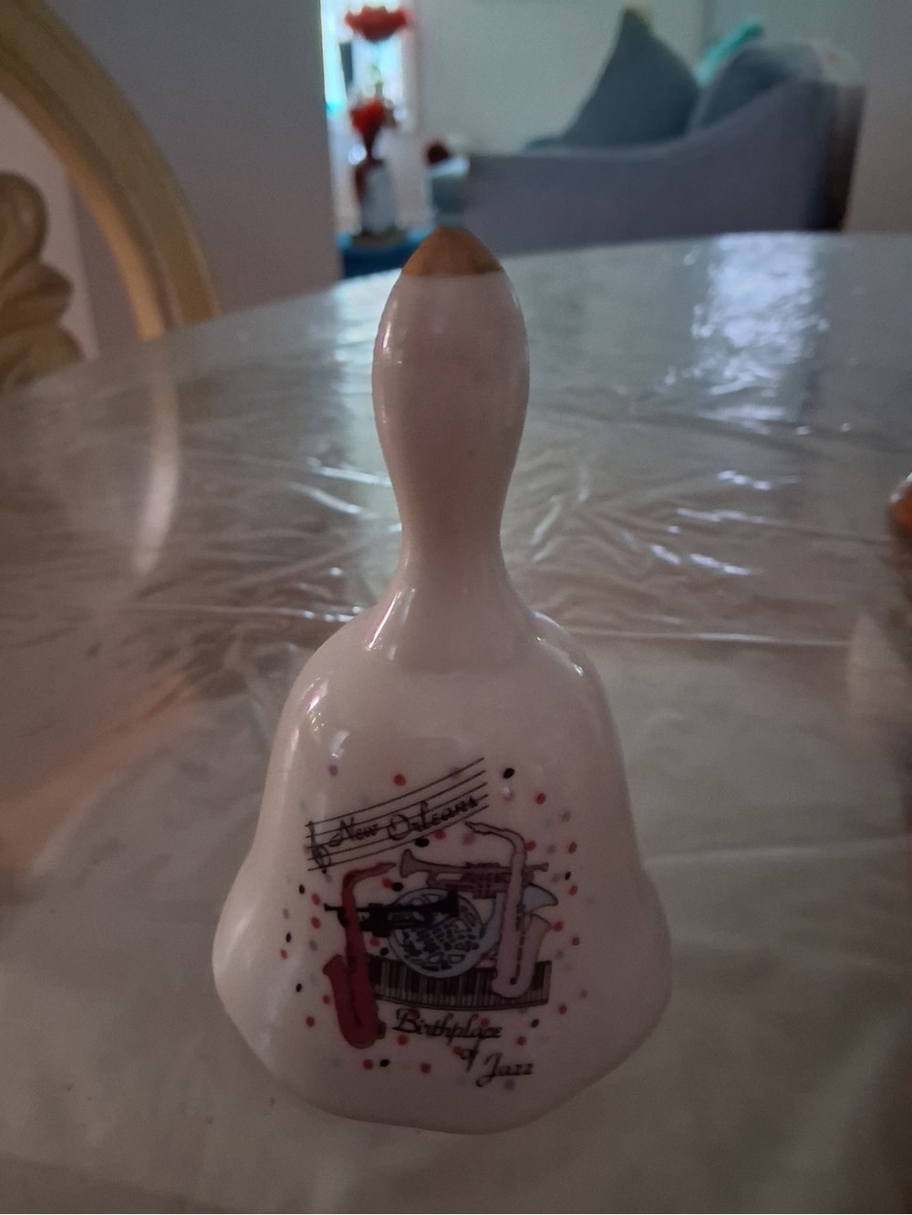 Porcelain White Jazz-Themed Decorative Bell